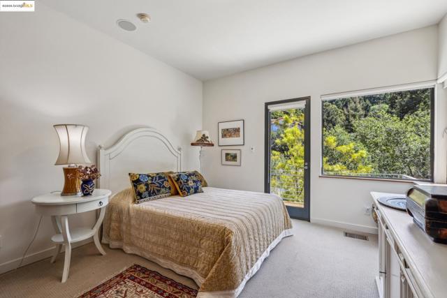 1015 Grand View Dr, Berkeley CA: https://media.crmls.org/mediaz/829cf3e3-bcf0-468e-81ed-bd2e583ddcfd.jpg