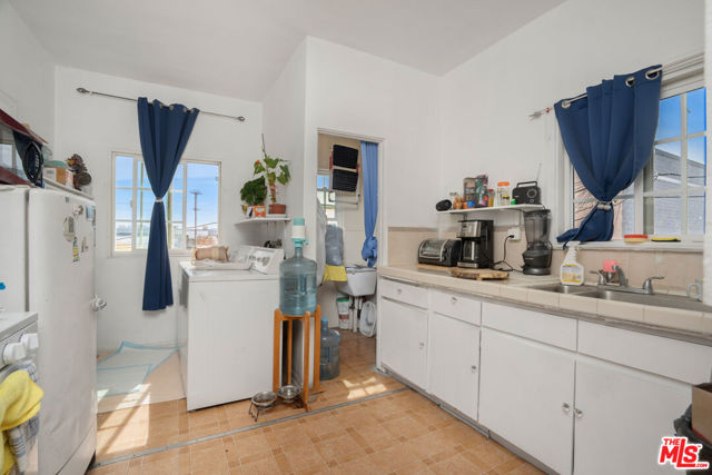 Image 23 of 27 For 11329 Sherman Way