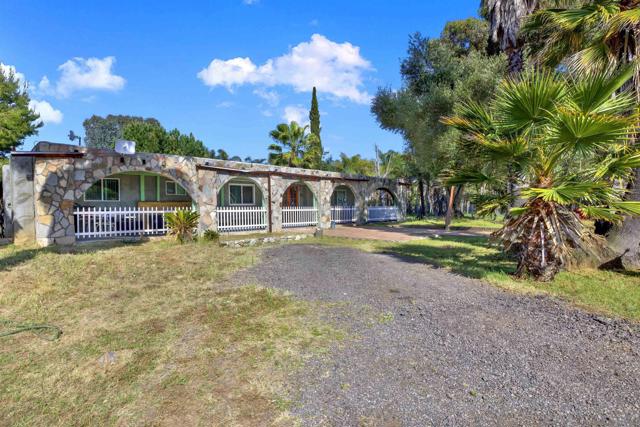 30100 Valley Center Rd., Valley Center CA: https://media.crmls.org/mediaz/829d5716-fd0c-42ec-a3e8-d847c0d05258.jpg