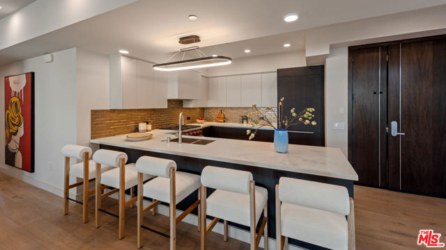 505 Barrington, Los Angeles CA: https://media.crmls.org/mediaz/829dc16c-a01a-476d-acf3-3689b3b9ca5e.jpg