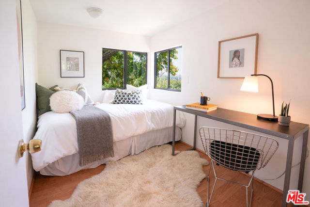 4559 E Rose Hill Drive, Los Angeles CA: https://media.crmls.org/mediaz/829ddaba-25df-4b8e-bea8-e88f443b6736.jpg