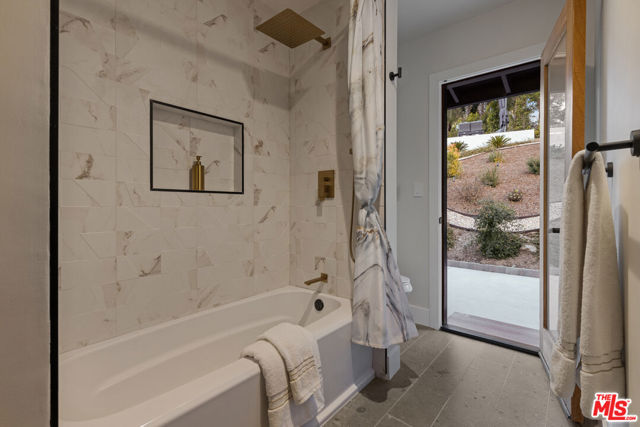 4430 Natoma Avenue, Woodland Hills CA: https://media.crmls.org/mediaz/829e0af0-2aae-4127-b1c8-4ccc0229656a.jpg