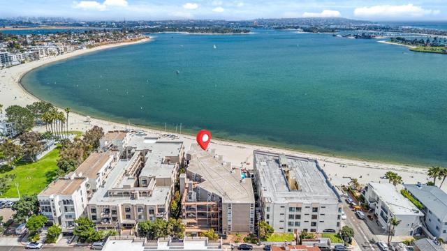 1221 Parker Pl, San Diego CA: https://media.crmls.org/mediaz/829e483a-1773-417a-874a-76336b5278c6.jpg