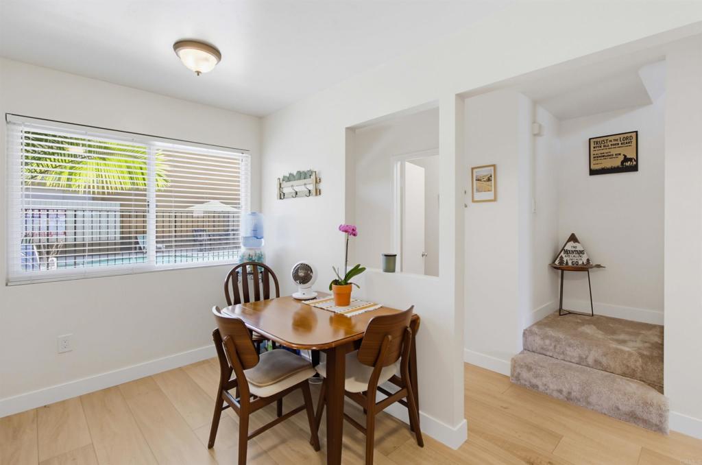 https://media.crmls.org/mediaz/829e5e49-cbdf-41fd-ac0a-de01506ffec9.jpg?preset=X-Large