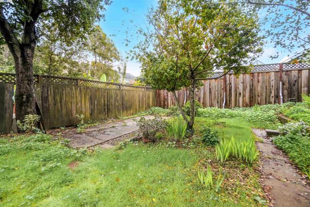 3908 Archmont Pl, Oakland CA: https://media.crmls.org/mediaz/829e6445-c659-4764-bce7-ebe54f28b249.jpg