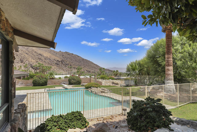 770 S La Mirada Road, Palm Springs CA: https://media.crmls.org/mediaz/829e9913-509b-4689-a80d-027b297e5618.jpg