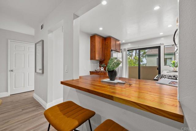 3330 Caminito Eastbluff, La Jolla CA: https://media.crmls.org/mediaz/829ebabb-d8d5-4ec2-a0b8-4babeabf6b1d.jpg