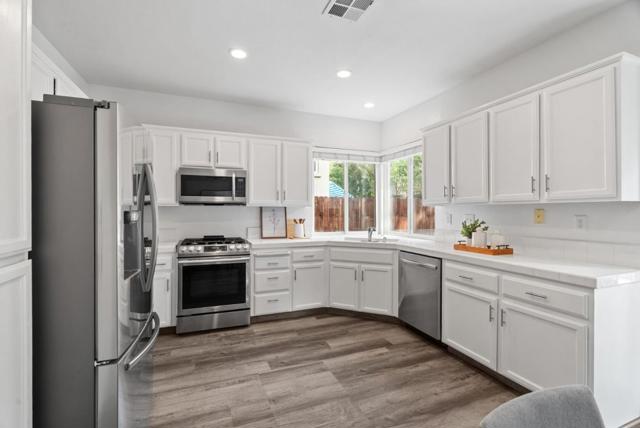 56 Lavender Court, Tracy CA: https://media.crmls.org/mediaz/829f036a-7172-42c6-a5d1-ac2f6bea5cdf.jpg