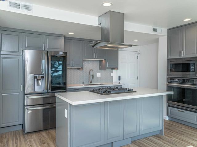 532 Heathcliff Dr, Pacifica CA: https://media.crmls.org/mediaz/829f1319-6bee-4c63-b0f5-81a881a316fc.jpg