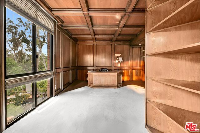 300 N Swall Drive, Beverly Hills CA: https://media.crmls.org/mediaz/829f5d76-5079-4f8e-9578-006a29494a31.jpg