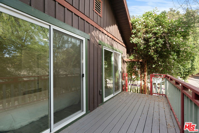 483 Sturtevant Drive, Sierra Madre CA: https://media.crmls.org/mediaz/829f6d9e-f8f8-4edc-b73a-2c9ba3df5bd5.jpg