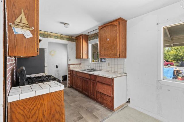 7541 19th Street, Sacramento CA: https://media.crmls.org/mediaz/829fb3bc-e39a-4489-87ec-6be60d4e7b45.jpg