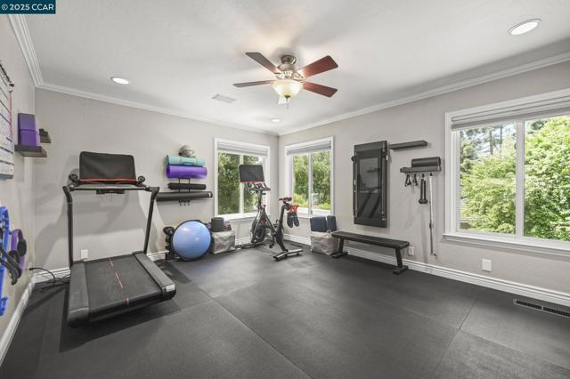 1883 Piedras Cir, Alamo CA: https://media.crmls.org/mediaz/829fdd89-7a8b-4edf-958c-222a7d1cb5f5.jpg