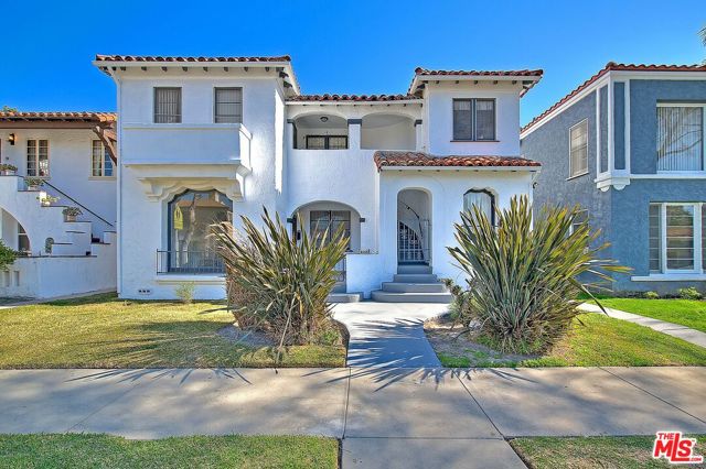 4260 Creed Avenue Los Angeles, California WELCOME TO DESIRABLE LEIMERT PARK , THIS BEAUTY WELCOME YOU TO LARGE LIVING ROOM WITH HARDWOOD FLOORING , FIREPLACE AND A LARGE BAY WINDOW , STEP UP TO A FORMAL DINING ROOM WITH STUNNING HARDWOOD FLOORING , BRAND NEW KITCHEN WITH GORGEOUS CABINETRY, QUARTZ COUNTERTOPS , COUNTER TOPS AND TILE FLOORS, 3 LARGE BEDROOM , 2 BATH , WASHER AND DRYER , STOVE , FRIDGE , THIS UNIT IS VERY SPACIOUS AND NICELY REMODEL, 2 CAR GARAGE , YARD TO ENTERTAIN, THIS TRULY ONE OF A KIND , IT IS CLOSE TO SHOPS , RESTAURANTS , MOVIE THEATERS , LOTS OF TRANSPORTATION, CENTRALLY LOCATED IN THE CITY.