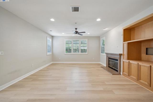 2089 Staghorn Way, Livermore CA: https://media.crmls.org/mediaz/82a036dc-a8e5-47c2-9e80-1c69d3cecd1e.jpg