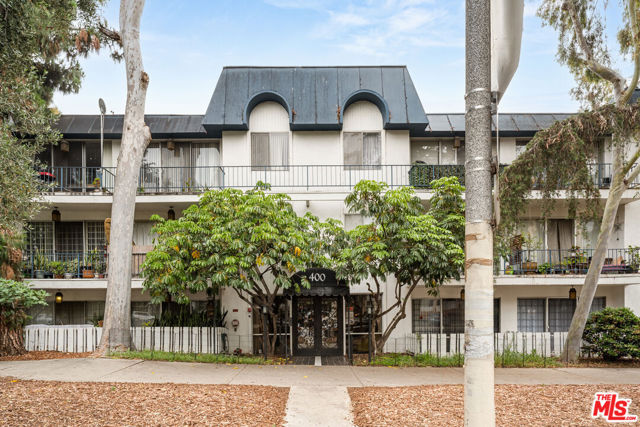 400 S La Fayette Park Place, Los Angeles CA: https://media.crmls.org/mediaz/82a113d8-b7c7-47f6-8e81-b3d8a96e69ab.jpg