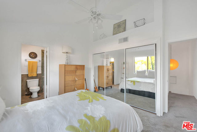 5920 Chula Vista Way, Los Angeles CA: https://media.crmls.org/mediaz/82a19853-61ed-46d0-8416-3be5f1f142ca.jpg