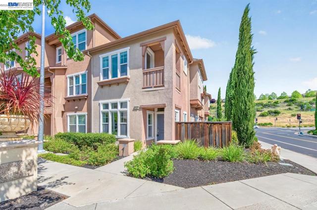 3651 Branding Iron Pl, Dublin CA: https://media.crmls.org/mediaz/82a1dd19-b153-46f7-b31e-b9753613d38a.jpg