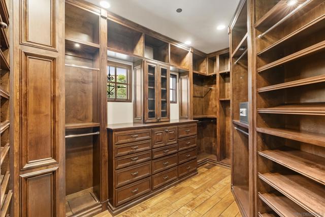 18233 Via Ambiente, Rancho Santa Fe CA: https://media.crmls.org/mediaz/82a28ade-83e4-4a97-97c5-5418dad99cd4.jpg