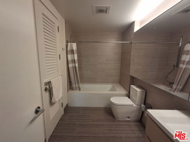 877 Francisco Street, Los Angeles CA: https://media.crmls.org/mediaz/82a299bd-e44a-45c1-95e6-204ceae453c0.jpg