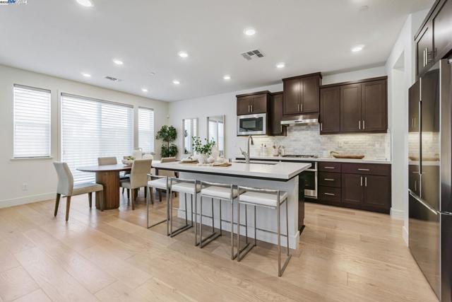 2002 Davoli Ct, San Ramon CA: https://media.crmls.org/mediaz/82a2b68d-8277-4b4b-bb71-6bc254ff666c.jpg