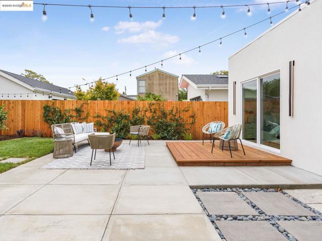 1415 10Th St, Berkeley CA: https://media.crmls.org/mediaz/82a3168a-90e6-4ca2-9bb4-6bce10670b46.jpg