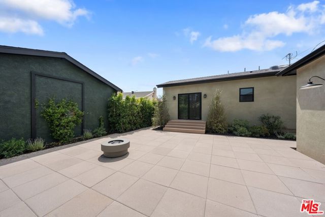 4718 Gaviota Avenue, Long Beach CA: https://media.crmls.org/mediaz/82a3a222-36d5-471f-b332-b98c6e06ff84.jpg