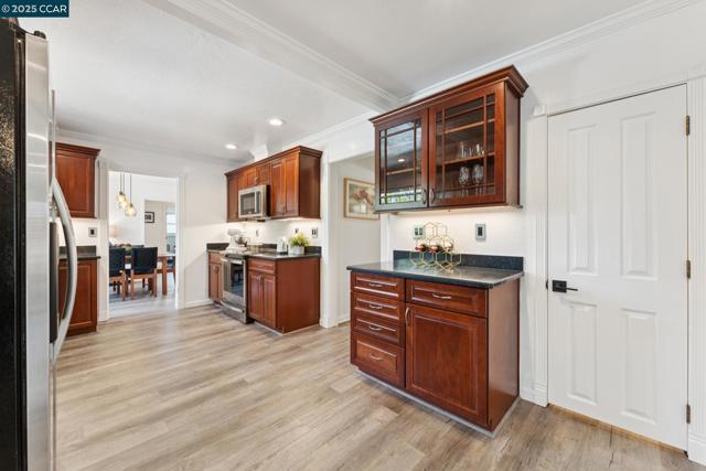 347 Valley View Rd, Pleasant Hill CA: https://media.crmls.org/mediaz/82a3a2a0-918c-4fa2-9266-2010504a817e.jpg