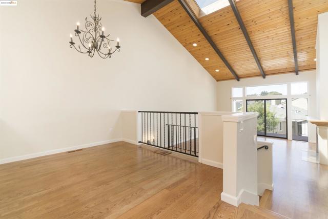 1881 Grand View Drive, Oakland CA: https://media.crmls.org/mediaz/82a3ef26-374f-4035-90fb-2684fca0cddd.jpg