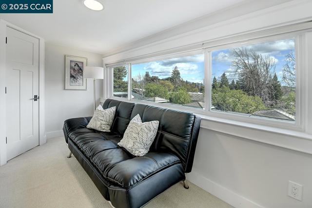 1232 Skycrest Dr, Walnut Creek CA: https://media.crmls.org/mediaz/82a40b15-2dfb-43a3-916d-dde3458b2db1.jpg