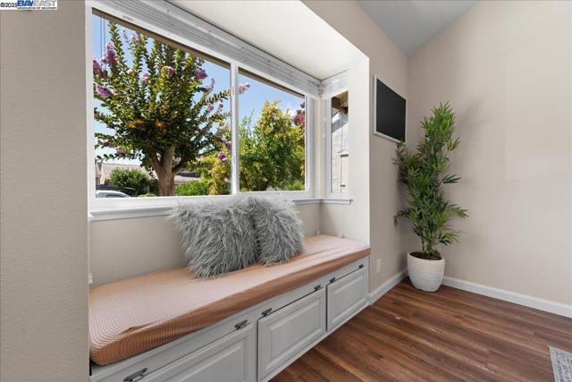 318 Lone Oak Dr, Pleasanton CA: https://media.crmls.org/mediaz/82a44494-9686-4d29-b3b4-b852b1905a3b.jpg