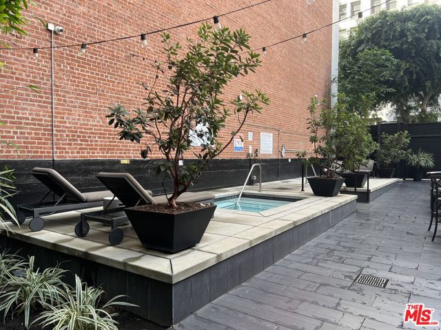 460 S Spring Street, Los Angeles CA: https://media.crmls.org/mediaz/82a44db1-9012-4b80-b204-26690c434044.jpg