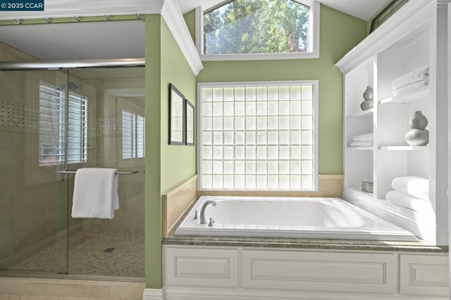 2145 Deer Oak Way, Danville CA: https://media.crmls.org/mediaz/82a48da1-86ad-4d89-bcc4-426b9c5d4575.jpg