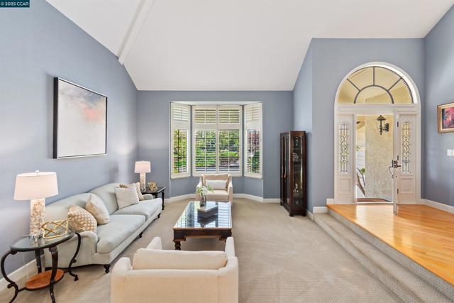 3100 Fox Creek Dr, Danville CA: https://media.crmls.org/mediaz/82a4ebac-f7f0-4824-84c1-e8bd6501ca09.jpg