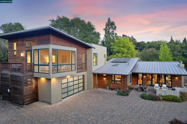 53 Tara Rd, Orinda CA: https://media.crmls.org/mediaz/82a51057-69cc-4978-800d-3f5366470d9f.jpg