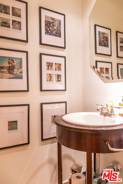 880 Hilldale Avenue, West Hollywood CA: https://media.crmls.org/mediaz/82a59456-bece-4043-9bae-f2eb9d964e97.jpg
