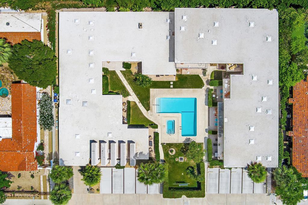 https://media.crmls.org/mediaz/82a5e285-0689-48a4-9f63-b40ab0a79357.jpg?preset=X-Large