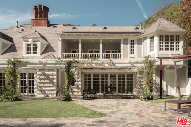 1420 Moraga Drive, Los Angeles CA: https://media.crmls.org/mediaz/82a5f071-f9ff-4c91-a2a7-3d57373be4dd.jpg