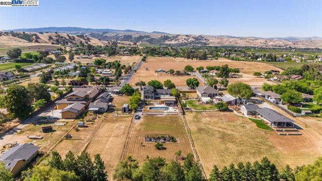 2680 Marina Ave., Livermore CA: https://media.crmls.org/mediaz/82a6550d-27db-430f-bf8a-5da4f65f3ad3.jpg