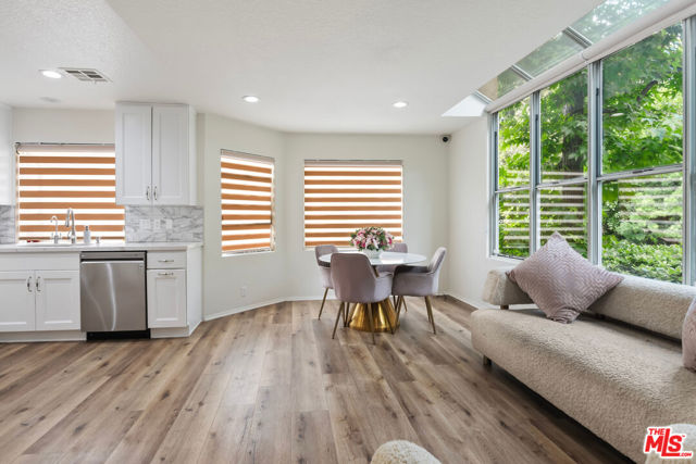 18730 Hatteras Street, Tarzana CA: https://media.crmls.org/mediaz/82a65d2a-0734-4f5b-9f4a-fc7cadd0a534.jpg