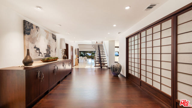 7221 Birdview Avenue, Malibu CA: https://media.crmls.org/mediaz/82a690bf-e4e7-4103-925b-96a403d9a09a.jpg