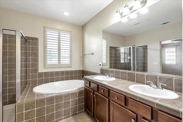165 W Questa Trail, Tracy CA: https://media.crmls.org/mediaz/82a6e3b7-fc2c-4267-bbaf-67ba078d1fd6.jpg