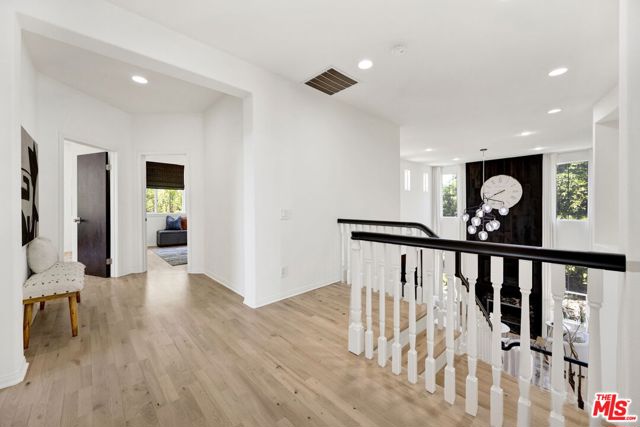 23473 Palm Drive, Calabasas CA: https://media.crmls.org/mediaz/82a6e881-3345-424a-9c37-fa44d2816296.jpg