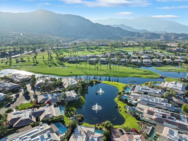 2 Deerfield Court, Rancho Mirage CA: https://media.crmls.org/mediaz/82a73e95-d851-4ade-83c4-f016320c81fe.jpg