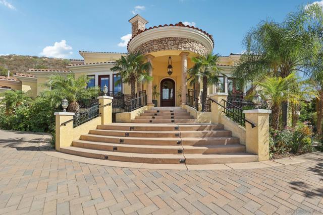 15035 Orchard View Dr, Poway CA: https://media.crmls.org/mediaz/82a80fb6-5173-41b0-8bc1-d79a1a71f335.jpg