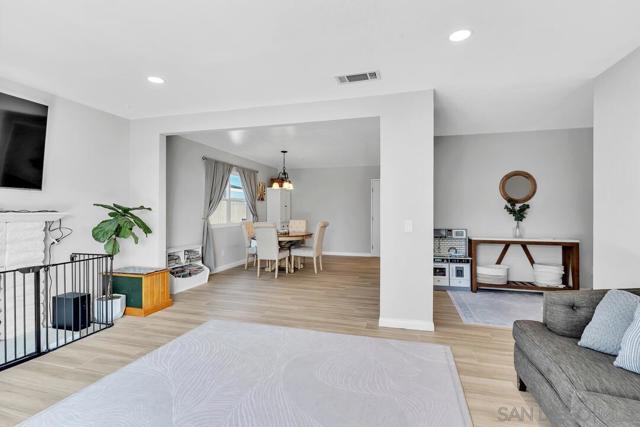 3978 Shenandoah Dr, Oceanside CA: https://media.crmls.org/mediaz/82a80ff8-cf88-4542-ba5e-80592580553f.jpg