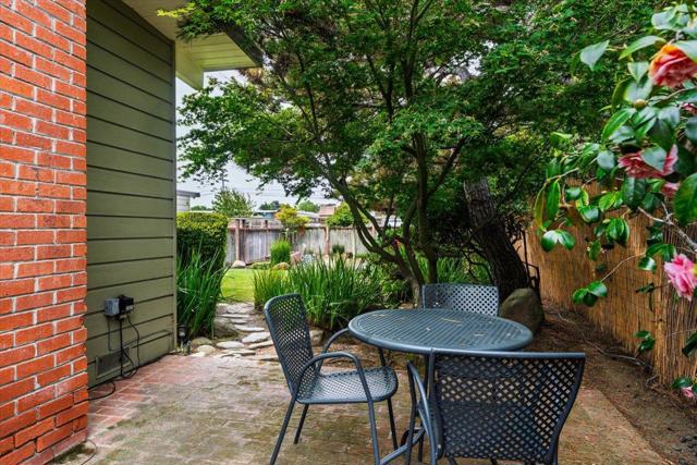 2037 Harding Avenue, San Mateo CA: https://media.crmls.org/mediaz/82a82e49-4749-4756-b13b-e2ef4b9fbcb8.jpg