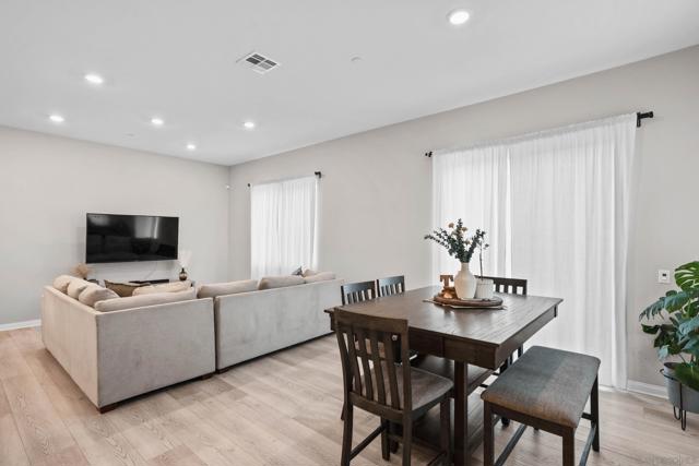 2098 Bluestone Cir, Chula Vista CA: https://media.crmls.org/mediaz/82a9430b-d14f-4537-b76f-e1194c428f9a.jpg