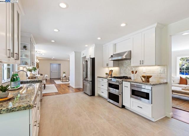 59 Arenas Ct, San Ramon CA: https://media.crmls.org/mediaz/82a94d20-e5ac-4d2f-84e4-64b803fa3fa0.jpg