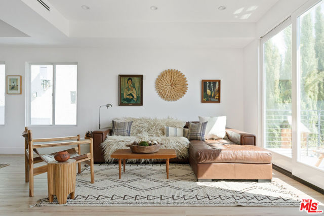 2514 Berkeley Avenue, Los Angeles CA: https://media.crmls.org/mediaz/82a9d4a1-8b6a-41c3-bce9-109ff8e44588.jpg